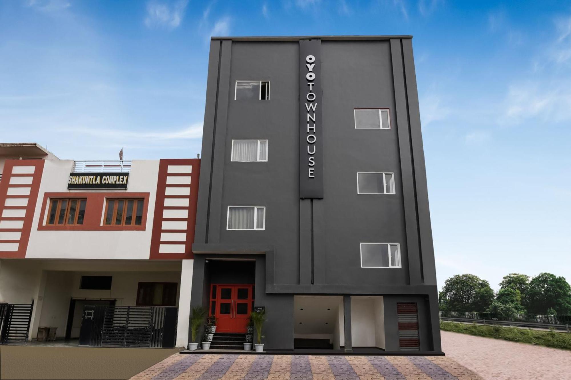 Townhouse The Awadh Airport Near Chaudhary Charan Singh International Airport Hotel Bijnaur Eksteriør billede
