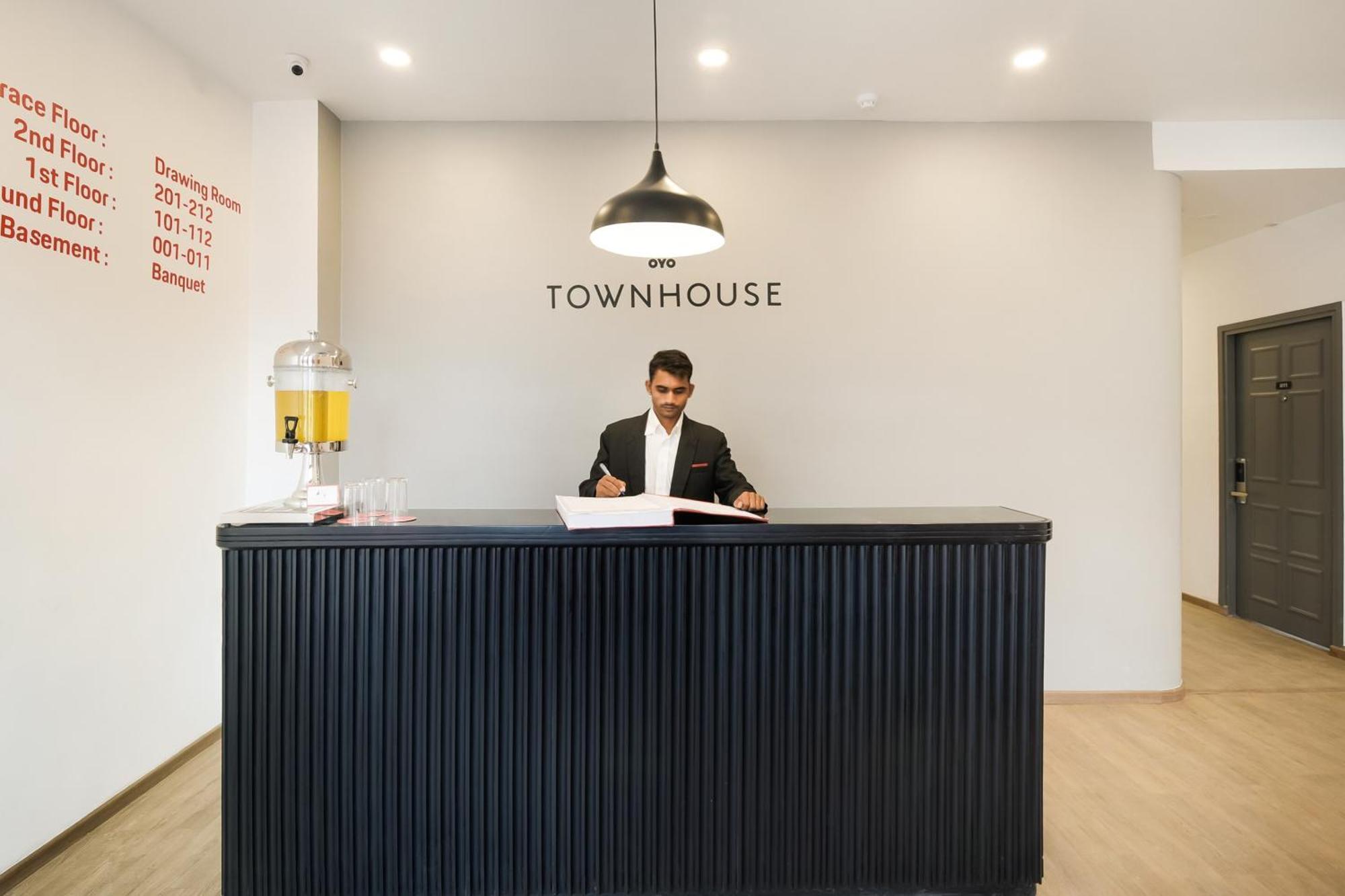 Townhouse The Awadh Airport Near Chaudhary Charan Singh International Airport Hotel Bijnaur Eksteriør billede